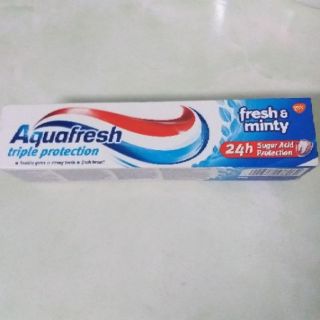Kem đánh răng Aquafresh Fresh & Minty 100ml