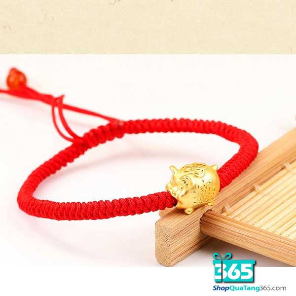 Vòng Đeo Tay Sợi Chỉ Đỏ Heo Vàng cho Nữ giới, Dây rút, Chất Liệu Heo bằng Bạc Mạ Vàng Sang Trọng - SQTVCDHV