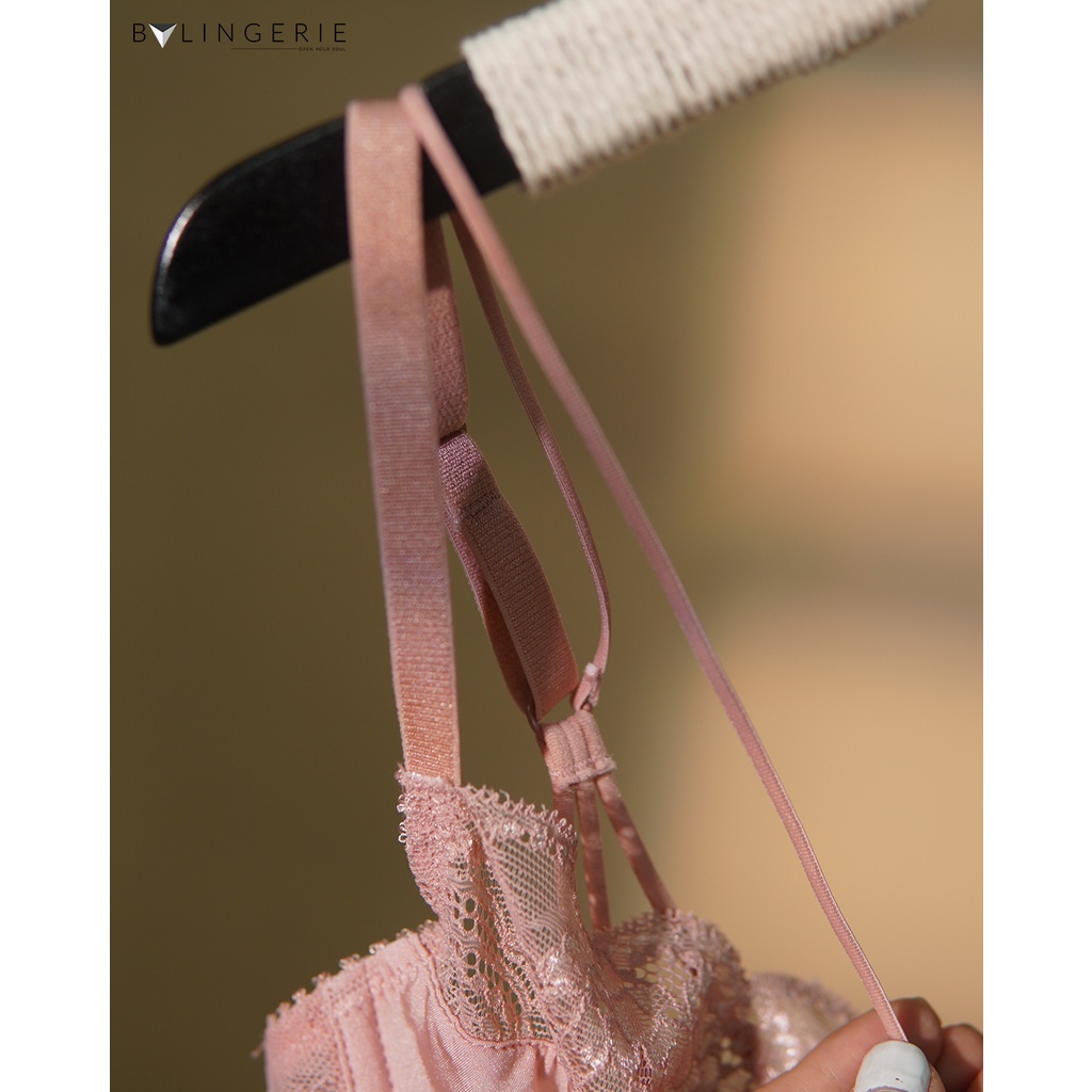 Bộ đồ lót ren nữ BY LINGERIE màu hồng có gọng không đệm mút B220