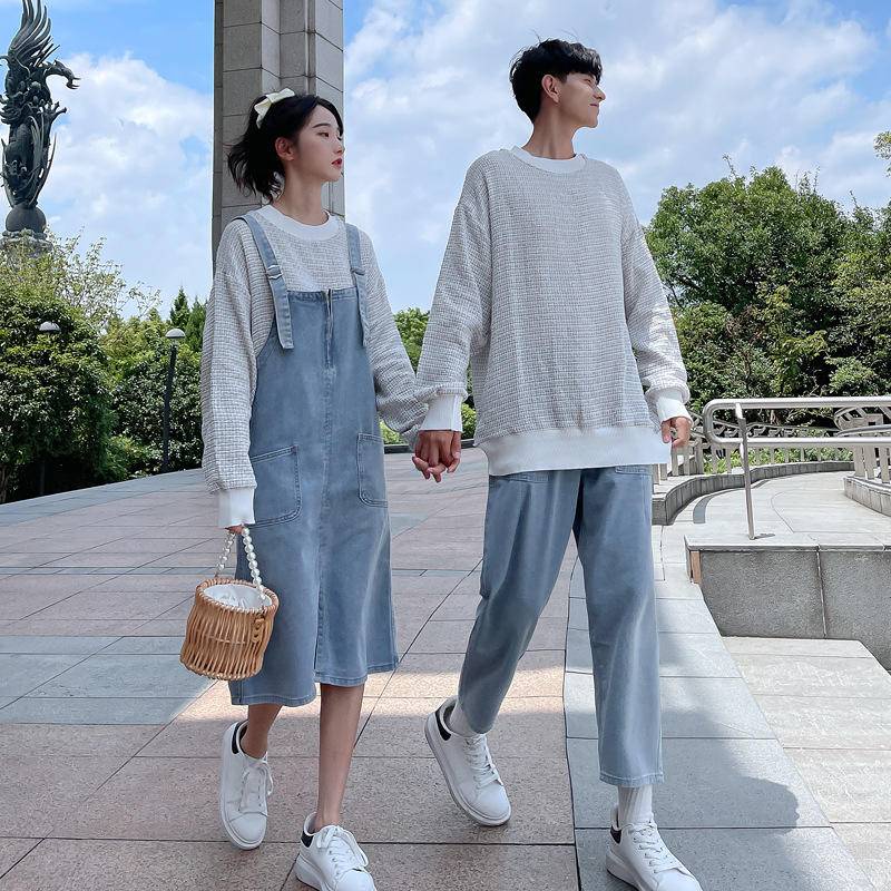 Set áo thun dài tay cổ tròn sọc ngang + chân váy yếm jeans thời trang nữ
