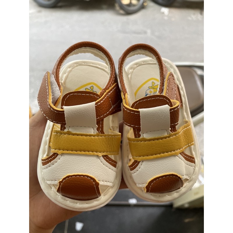 Giày sandal tập đi bé trai đế mềm có kèn sz 10cm