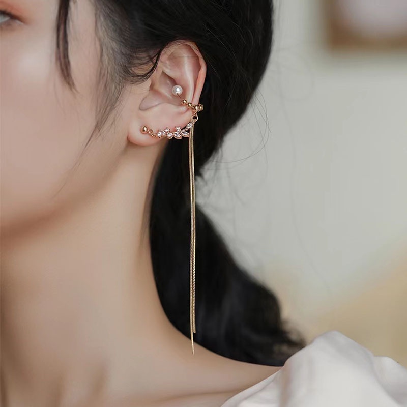 Khuyên Tai Kẹp Vành Tai Không Đối Xứng Đính Đá Ngọc Trai Phối Tua Rua