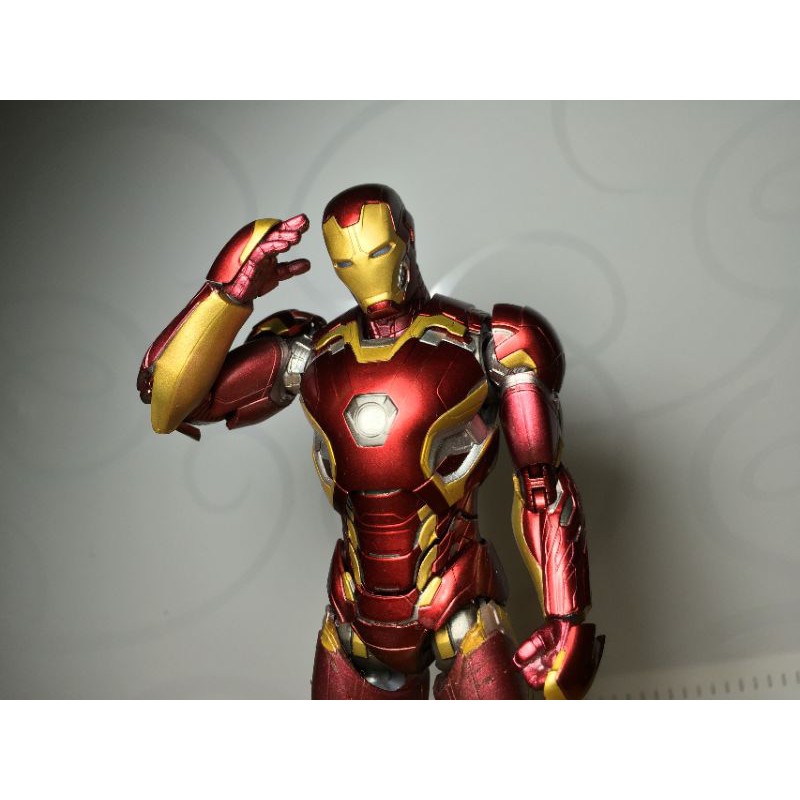 Mô hình Marvel chính hãng Bandai Shf Iron Man Mark 45