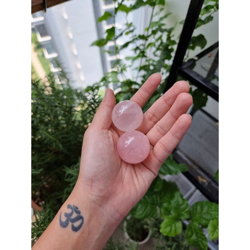 Viên bi cầu thach anh hồng chất đẹp kèm đế | BigBuy360 - bigbuy360.vn