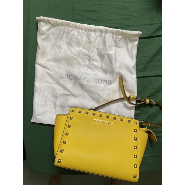 Thanh lý túi MK bảng đinh size M