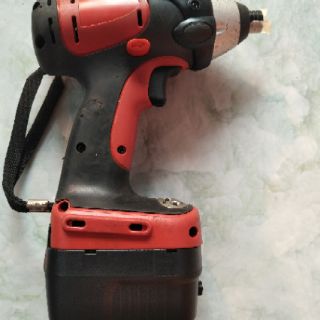 Máy bắn vít dùng pin 12V Black decker