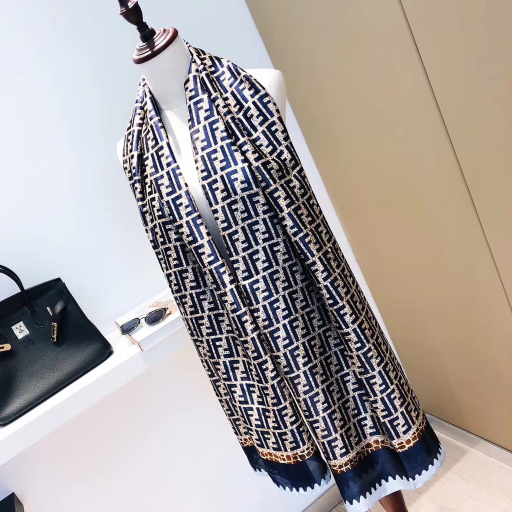 Khăn Choàng Lụa Dài In Chữ Thời Trang Cho Nữ