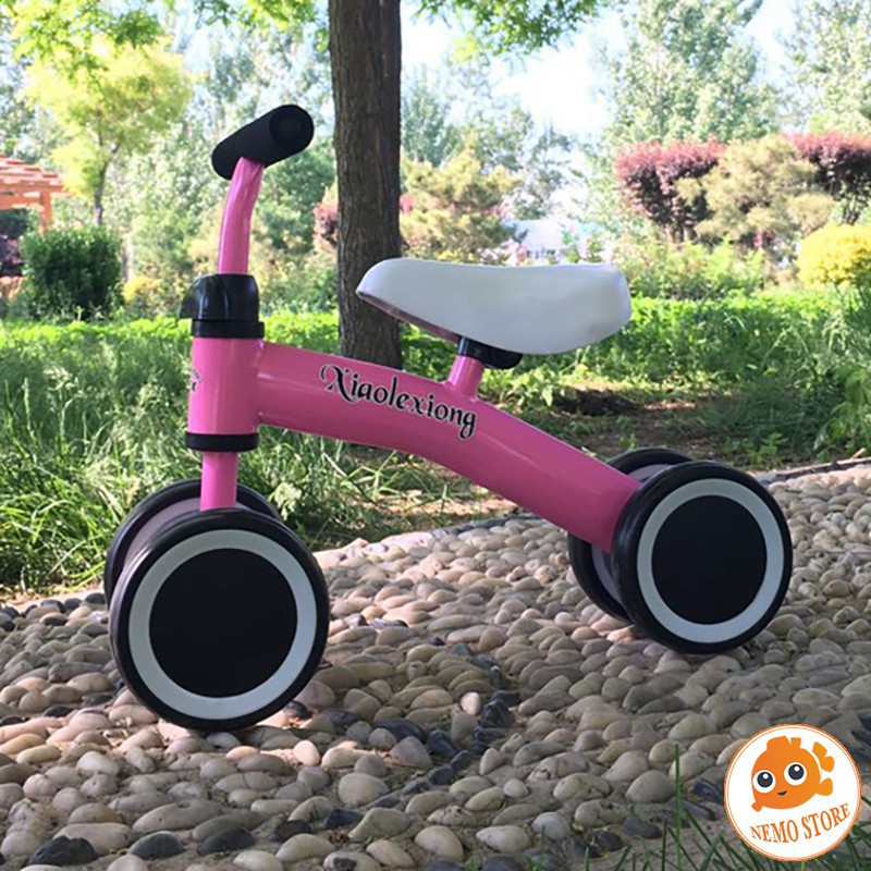 Xe chòi chân cho bé 4 bánh thăng bằng mini giúp trẻ em 1 2 3 tuổi đi tự cân bằng không đổ, khung sắt có yên - Nemo Store