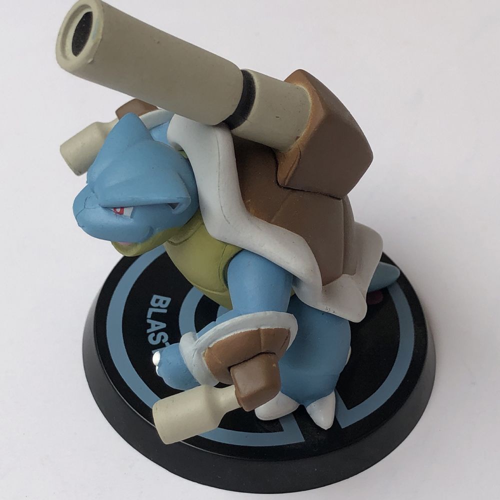 Set 6 mô hình nhân vật Charizard trong Pokemon