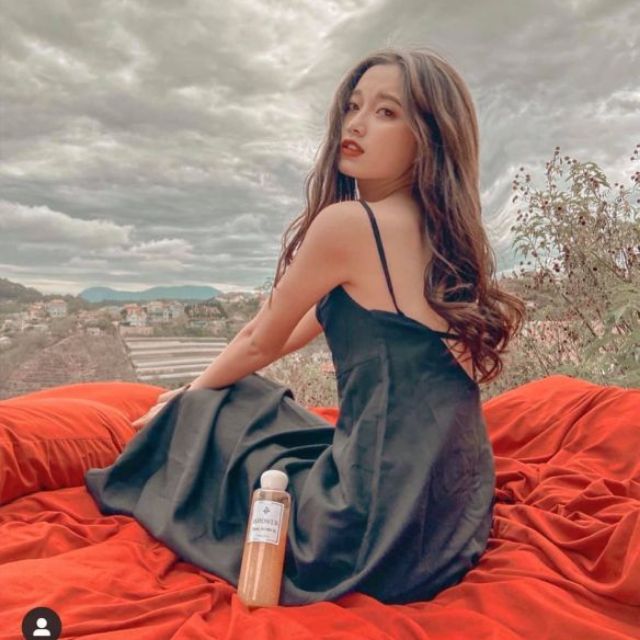 Đầm đen hai dây form dài hở lưng trend - Cut Dress