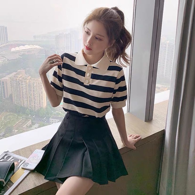 [suit] Set Áo Thun Polo Ngắn Tay Và Chân Váy Xếp Ly Họa Tiết Kẻ Sọc Mới