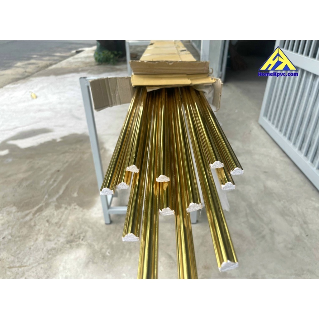 Phào chỉ vàng bóng nhựa ps trang trí tường bản 1,6cm 1 cây 2m4