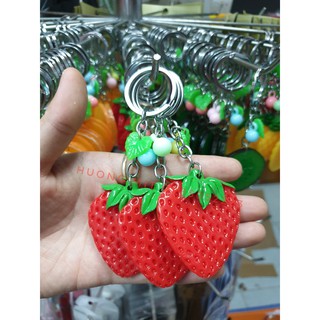 Móc khóa nhựa quả dâu