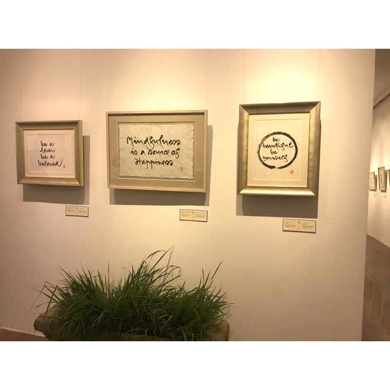 Giấy Dó Vân làm đèn hoặc viết thư pháp khổ 60x80cm với những sợi giấy thả trên bề mặt rất đẹp