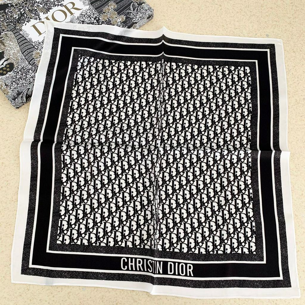 Khăn Quàng Cổ Vuông Bằng Lụa In Chữ D Thời Trang Cho Nữ 70CM (27.55inch)