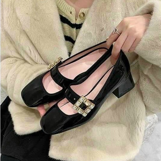 Giày cao gót da bóng quai dính ngang đính đá vuông - 3P