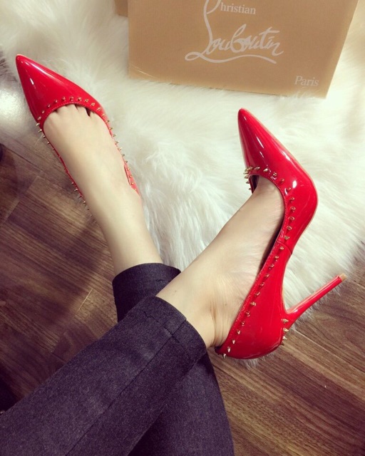 (ẢNH THẬT) - Giày cao gót Louboutin đinh viền vàng | BigBuy360 - bigbuy360.vn