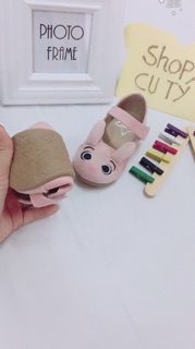 Giày thỏ đáng yêu cho bé gái