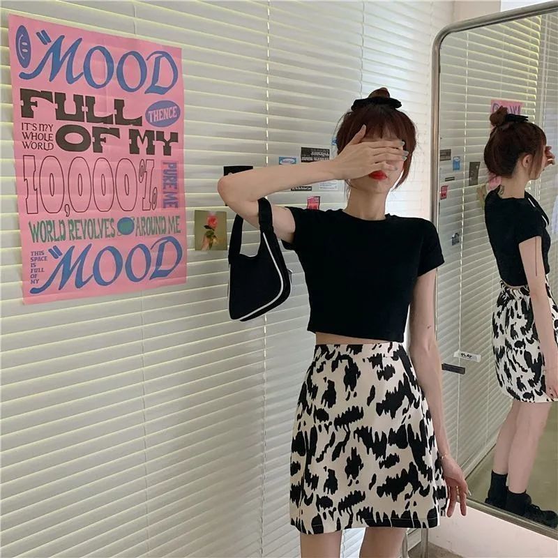 Chân Váy Chữ A Lưng Cao In Họa Tiết Graffiti Cá Tính | BigBuy360 - bigbuy360.vn