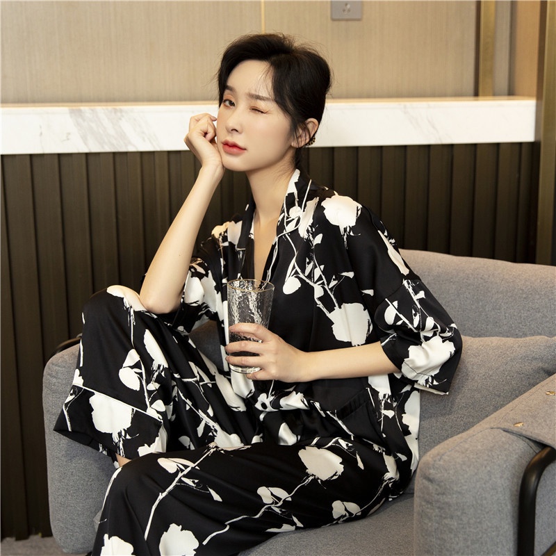 Bộ đồ ngủ satin lụa lạnh dáng rộng tay cánh dơi in họa tiết hoa hồng thời trang mới dành cho nữ