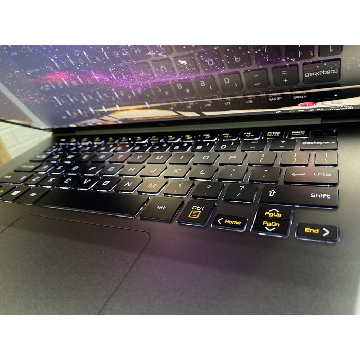 Laptop LG Gram 14Z980/ i7-8550U/ 16G/ 256G/ 99%/ 998g giá rẻ