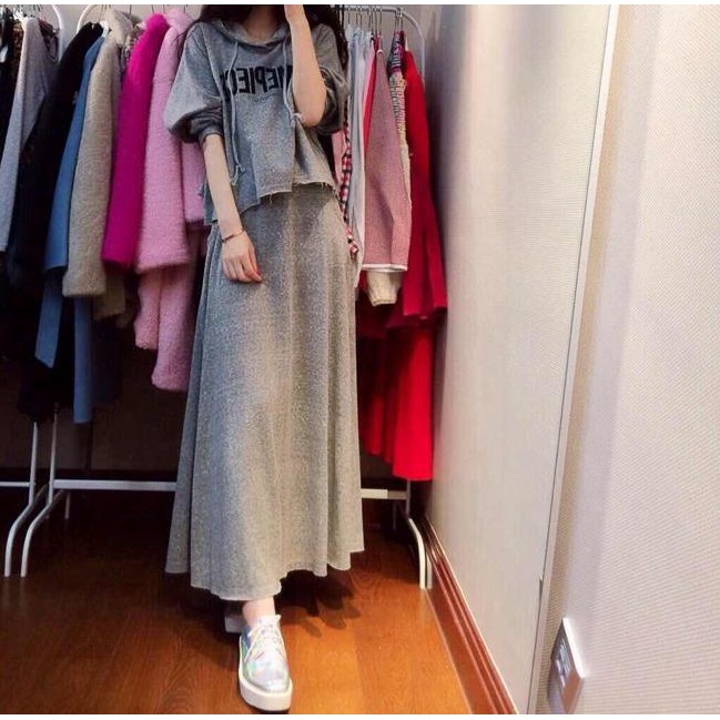 Bộ 2 món áo hoodie dáng rộng in chữ phối chân váy dài kiểu Hàn Quốc