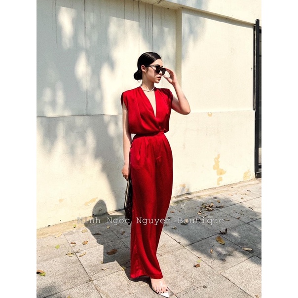 Set áo cổ tim đắp xéo độn vai phối quần ống suông vải lụa sang chảnh