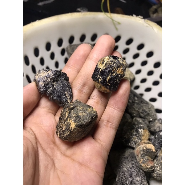 Đá thô thanh tẩy Black Tourmaline