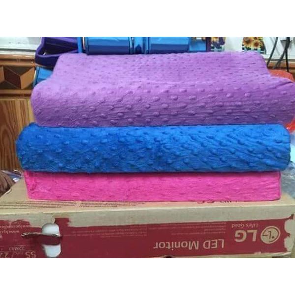 Gối cao suGIADUNGTONGKHO1Gối cao su non người lớn - mềm mại êm ái có độ đàn hồi cao giúp thư giãn đầu óc