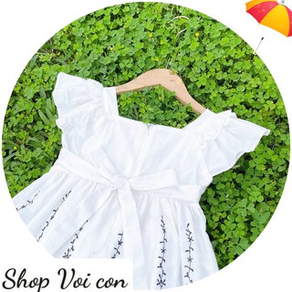 Váy trắng thêu ren