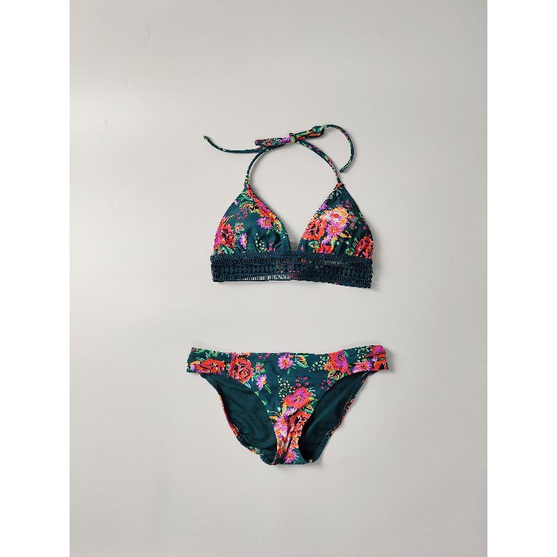 Bikini hai mảnh nữ đi biển đẹp xuất khẩu hoa xanh 3D ren chống nắng SPF50+ XHIS01 AMGOBET