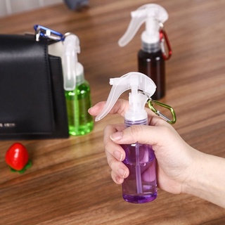 Chai xịt khuẩn mini có móc khoá treo vào túi xách, balo, có van khoá an toàn.
