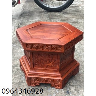 Kỉ kê tượng gỗ hương kích thước rộng 25 cm cao 18 cm.