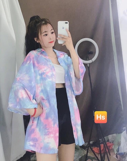 Bộ sưu tập áo sơ mi thụng rộng tay lỡ loang màu