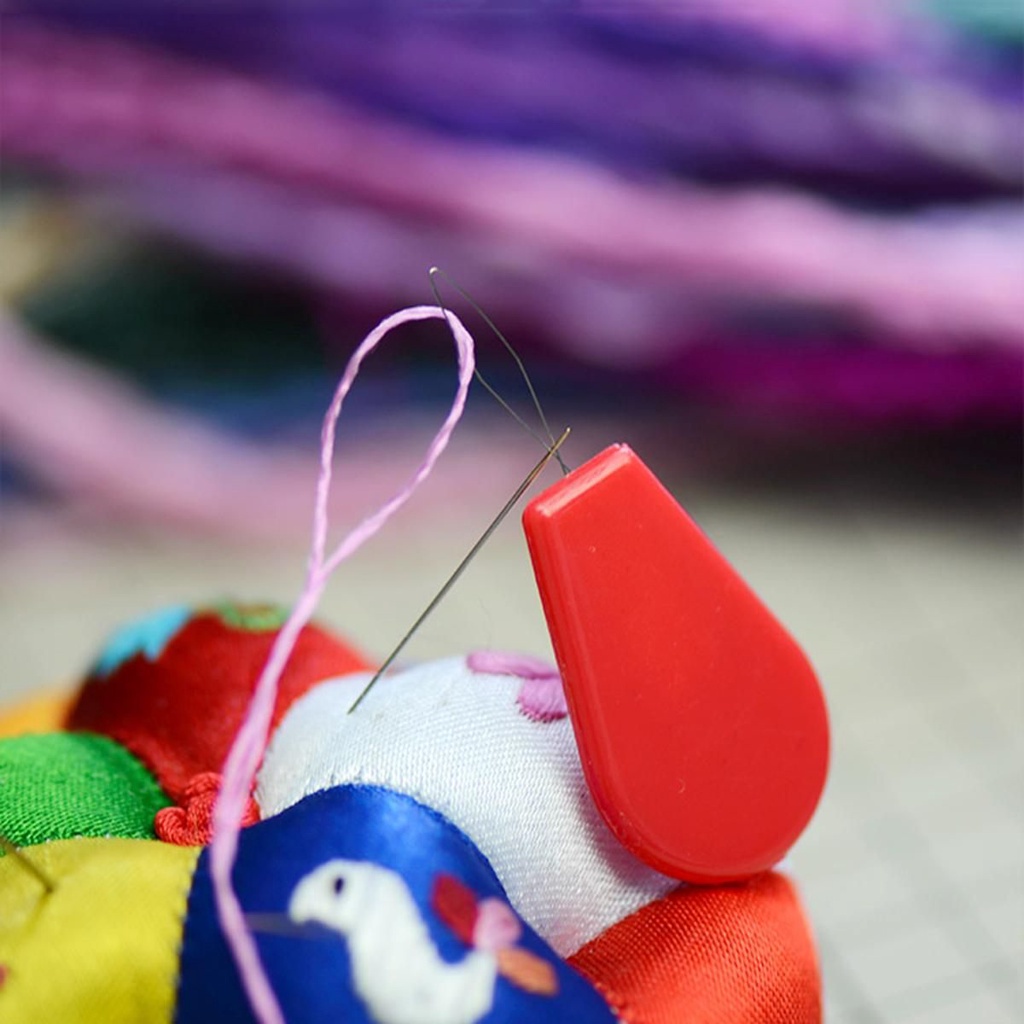 Dụng cụ hỗ trợ xỏ kim chỉ bằng nhựa tiện dụng