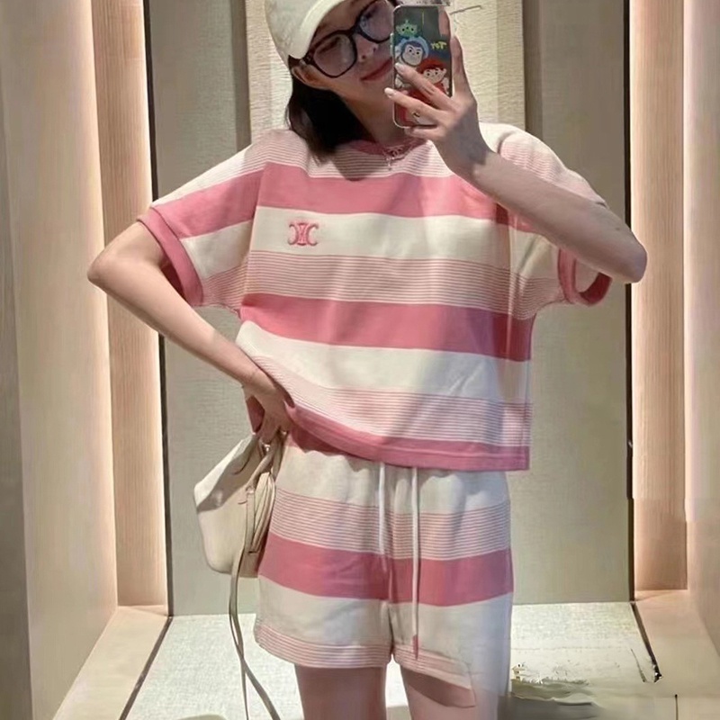 Bộ áo thun cổ tròn + quần short họa tiết kẻ sọc màu sắc tương phản IELGY thời trang cho nữ