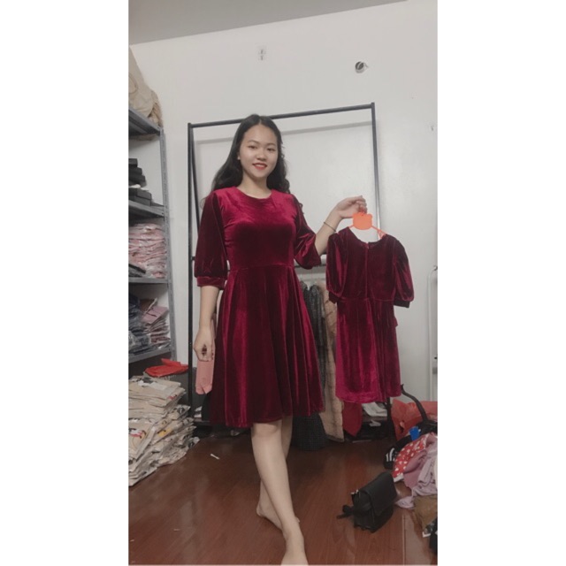 Combo váy nhung mẹ và bé
