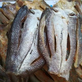 KHÔ CÁ LÓC ĐỒNG PHƠI MỘT NẮNG