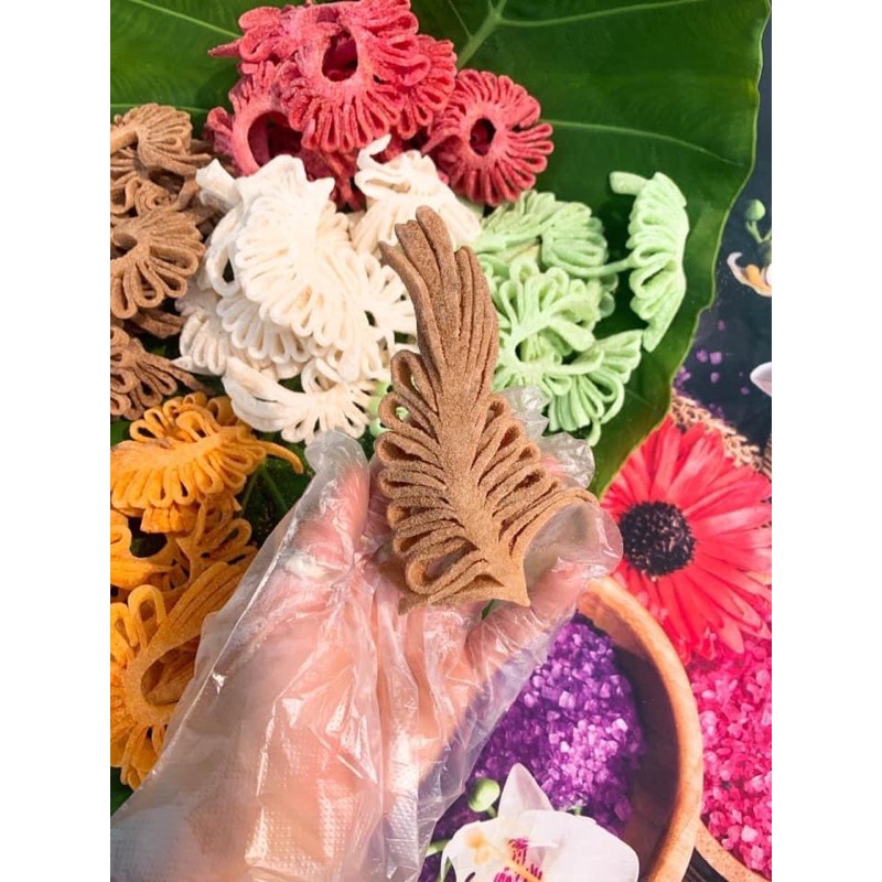 MỨT DỪA XẾP BÔNG HOA.