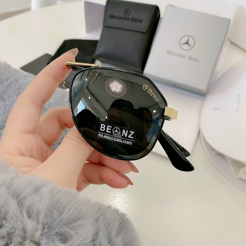 Kính mercedes gấp gọn. | BigBuy360 - bigbuy360.vn