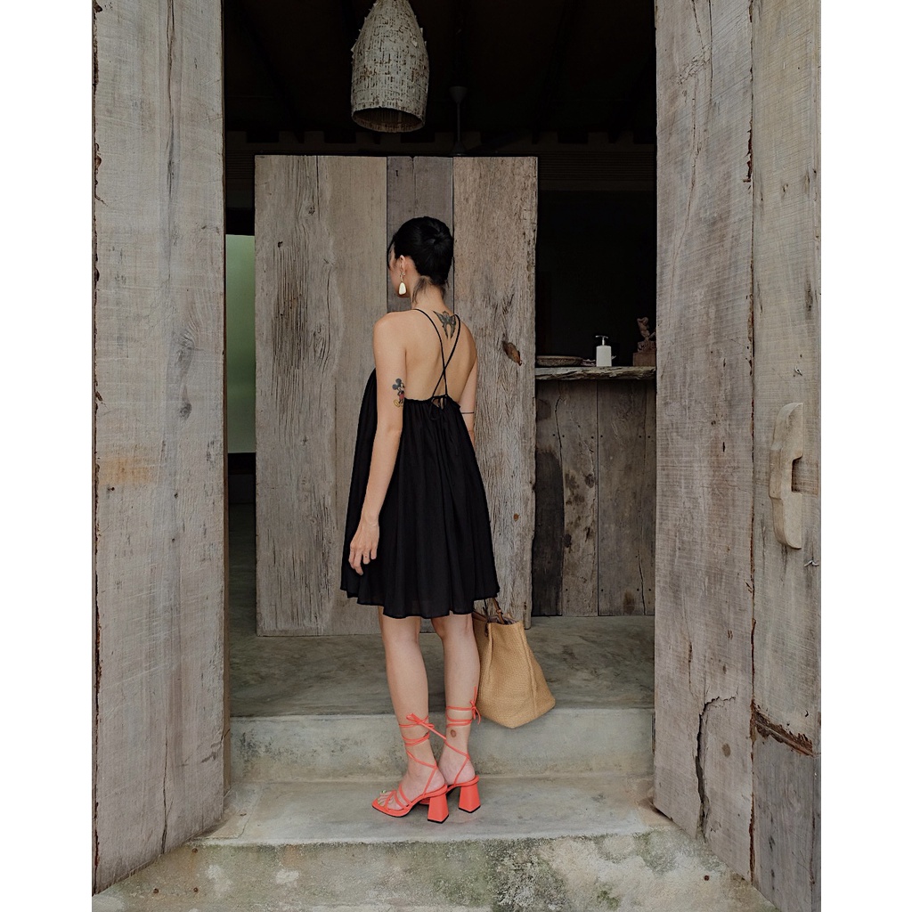 HASMILED - "have a MADAMN day" Đầm yếm dáng chuông phồng