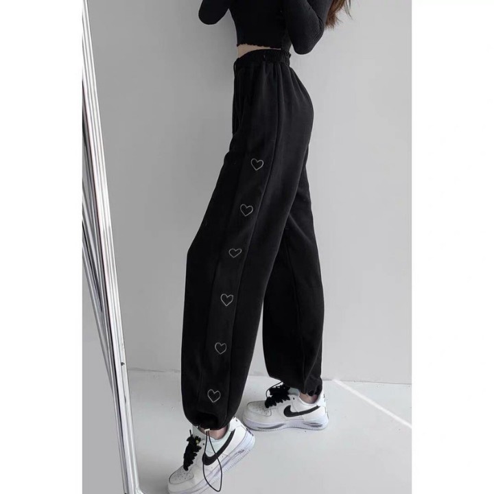 Quần nỉ jogger nữ ống rộng bo gấu nam nữ unisex in hình trái tim phong cách Hàn Quốc RÔ STORE QD29