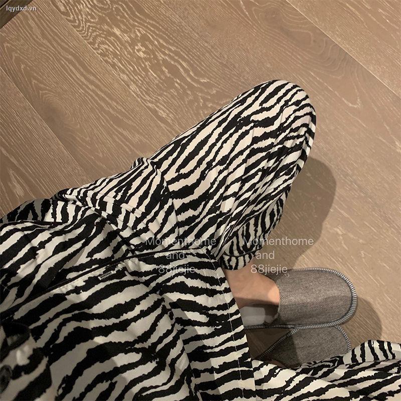 Bộ Đồ Ngủ Dài Tay Họa Tiết Ngựa Vằn Xinh Xắn Cho Nữ Thời Trang Thu Đông 2020