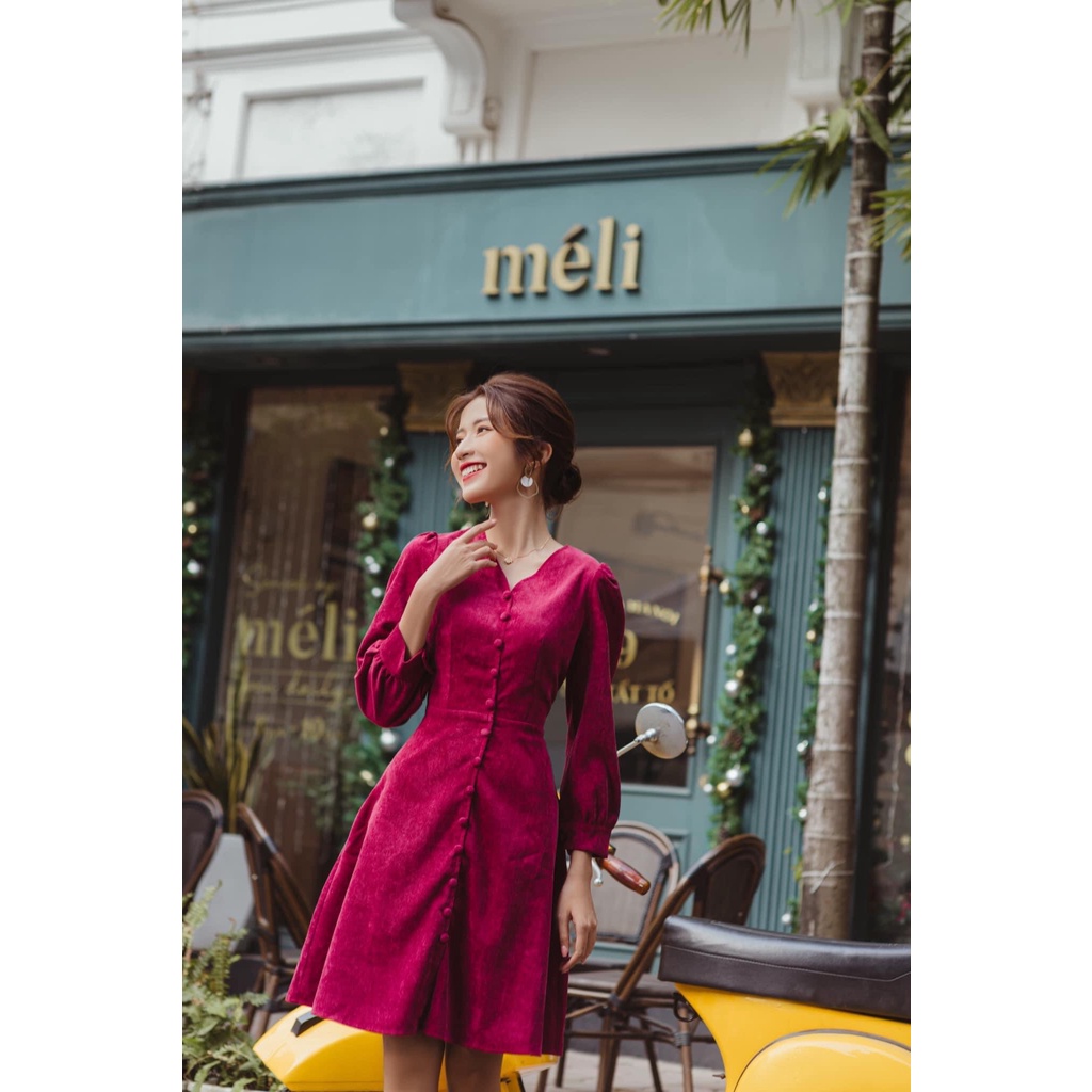 Đầm nhung tăm cổ V
