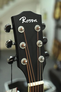 ĐÀN GUITAR ROSEN R135 ĐEN LÌ