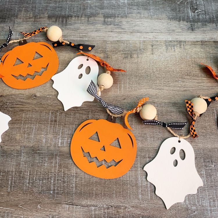 Set trang trí Halloween bằng gỗ đã tô màu hoàn thiện