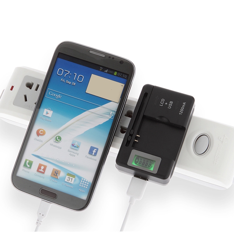 Bộ sạc pin điện thoại có màn hình LCD với cổng USB