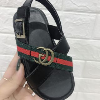 Sandal bé trai