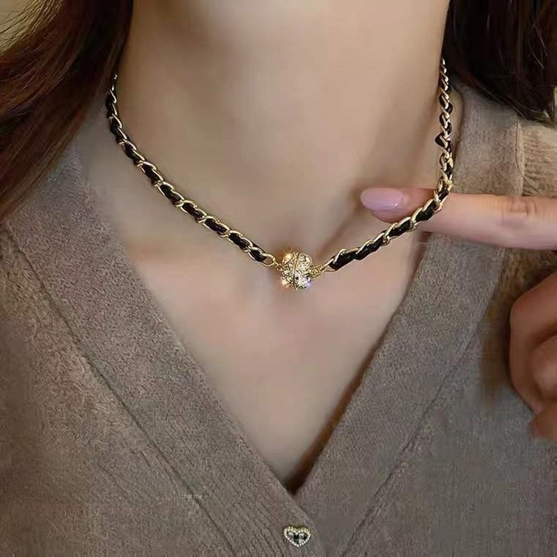 Vòng Cổ Đính Đá Sáng Lấp Lánh Từ Tính Thời Trang Mới