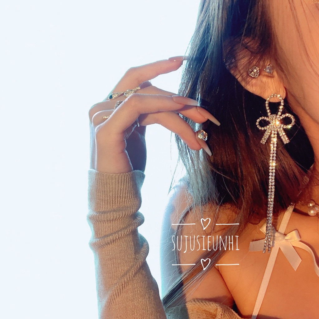 (2 màu)Khuyên tai nơ 3 cánh đính đá thả dài sang trọng
